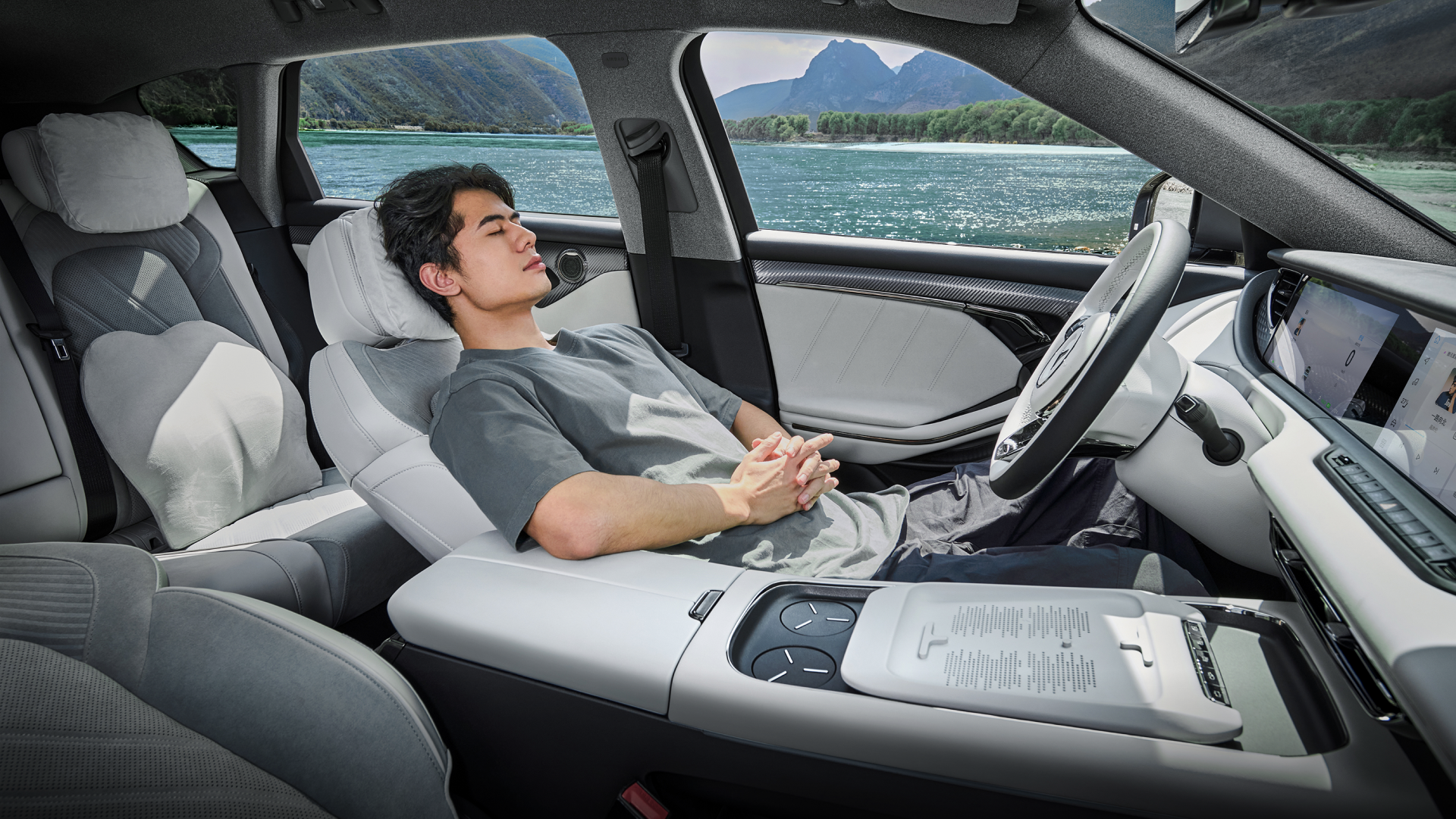 Luxurious Comfort, Relaxing Travel